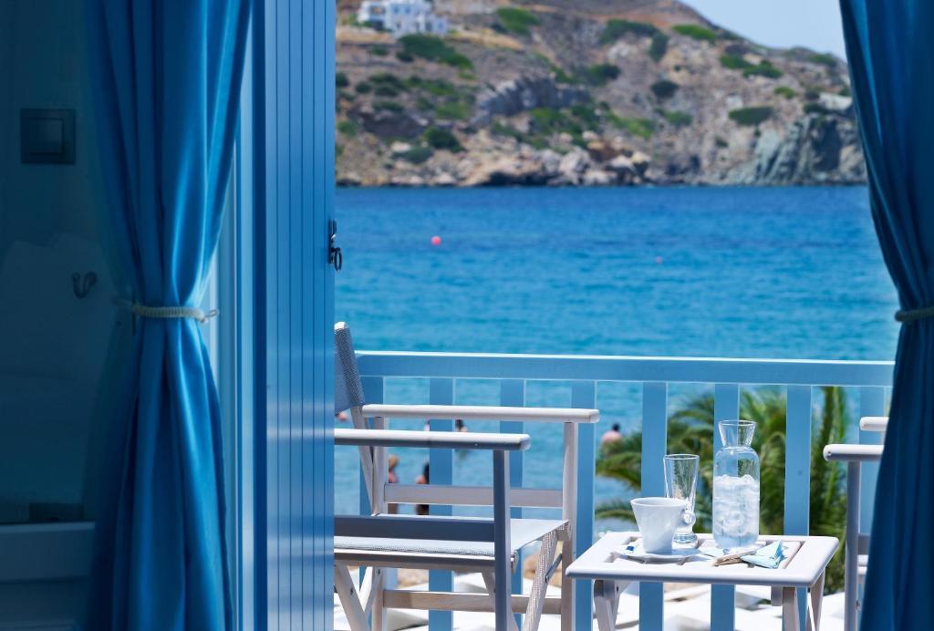 Blue Harmony Hotel Kini Zewnętrze zdjęcie