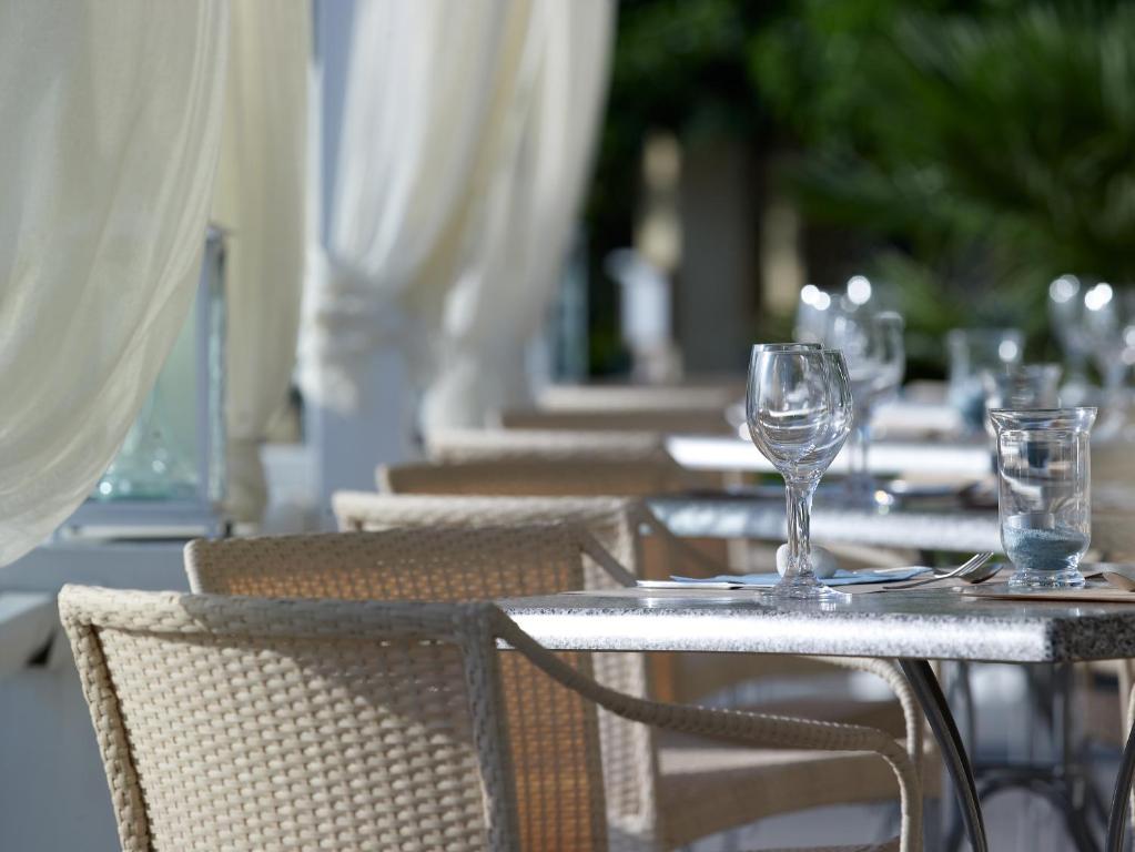 Blue Harmony Hotel Kini Zewnętrze zdjęcie