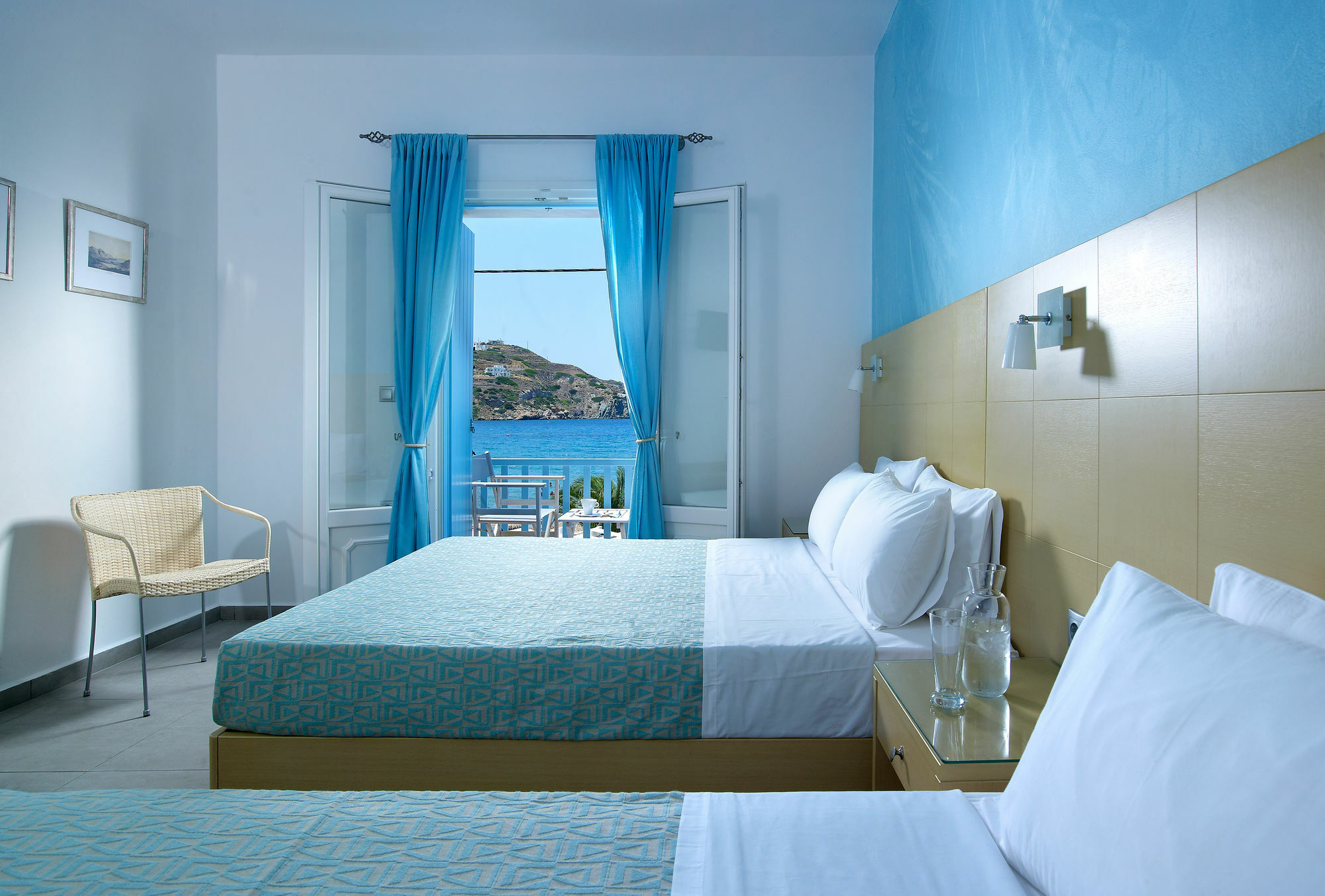 Blue Harmony Hotel Kini Zewnętrze zdjęcie