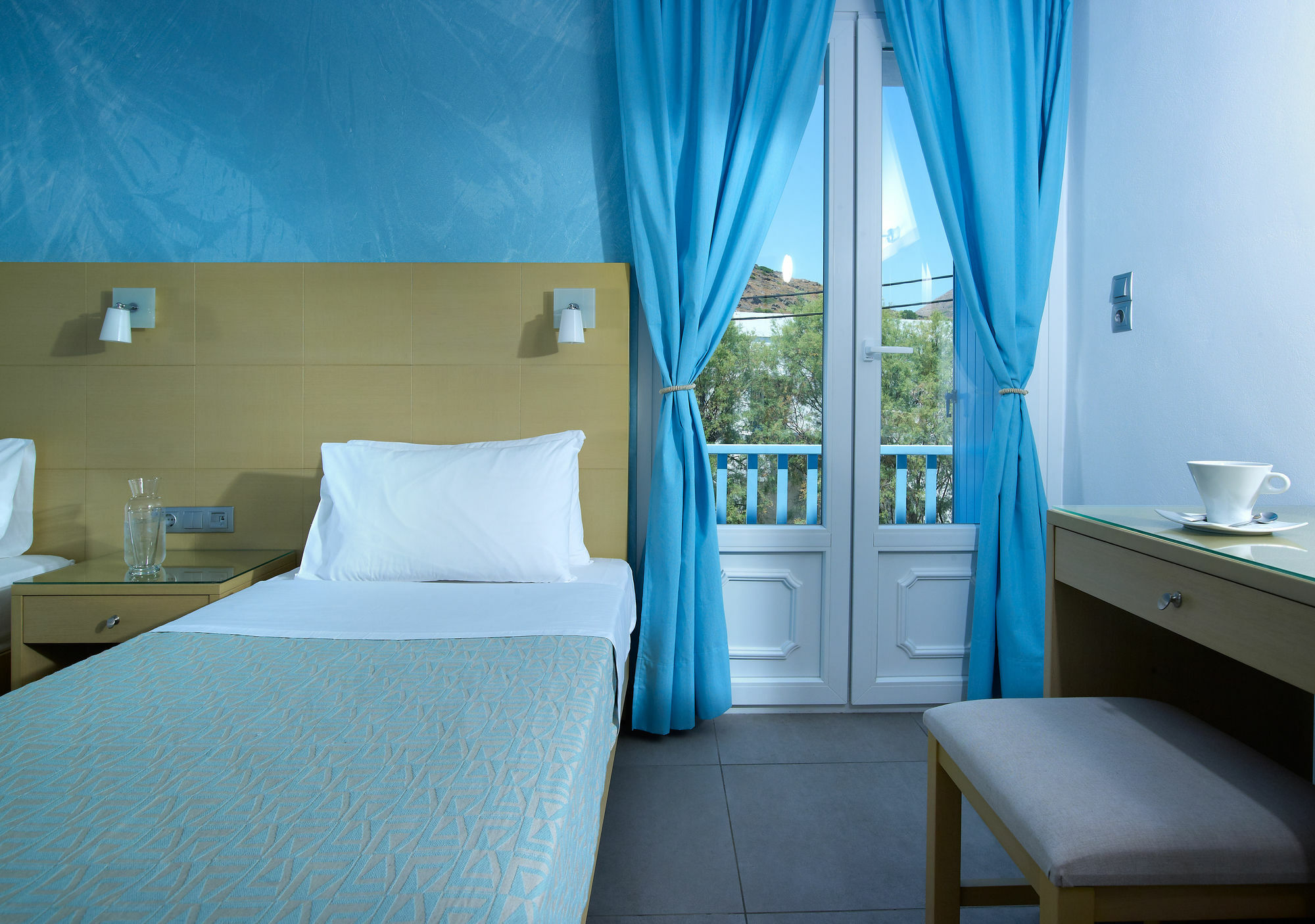 Blue Harmony Hotel Kini Zewnętrze zdjęcie