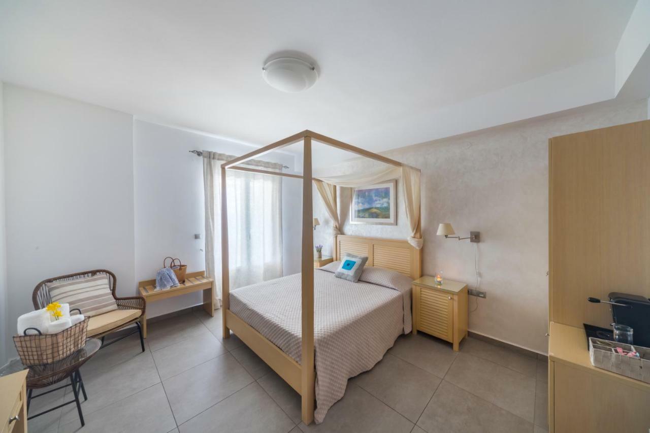 Blue Harmony Hotel Kini Zewnętrze zdjęcie